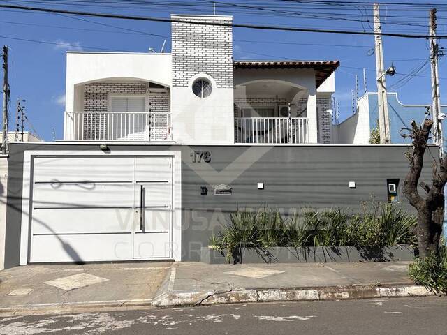 #1090 - Casa para Venda em Cosmópolis - SP